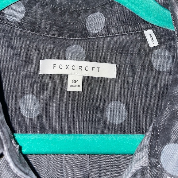 EUC Foxcroft Shaped Polka Dot Button Down Shirt 8P - Picture 2 of 7